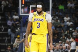 Anthony Davis’ unwinnable fight to save the Lakers’ season